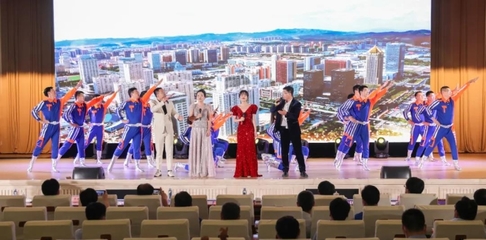 經(jīng)開區(qū)舉行“黨旗飄揚”——慶“七一”全區(qū)大型文藝演出